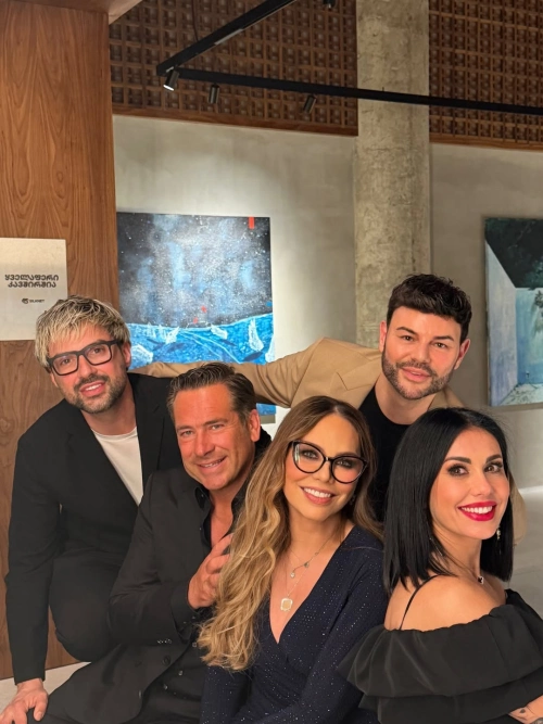 FACE OF WM 2026 bei @francekfriseure — mit unglaublichen Frisuren und einem neuen Stil. 💫

Ein großes Dankeschön für die beeindruckenden Looks unserer Teilnehmerinnen und Team .🫶🏻♥️

ONE LOVE 🫶🏻♥️

21. MAI | SILVER LAKE CITY | EUROPA-PARK
__________

LOCATION: @europapark 
TEAM HOTEL: @europapark_hotels
AGENCY: @firstmodel.de 
STYLING: @famousfaceacademy @francekfriseure
COSMETICS: @chiaraambra_cosmetics 
JEWELRY: @konplott 
___________
MODERATOREN: @joachim_llambi @babettkonau 
VIP-JURY: @markus_babbel @chrissy_ginter @tina.babbel @cacau_18

 PARTICIPANTS:
@mrs.ferreiraaa @nikoletta.amaru @christeldeboer @ines_bk @film.dancer @elena.collinsss @dirodiadehaseth @lana_lovrentijev @dalinapolat @damla.tyx @beccagiucortes @lucile_sunbloom @lotte.model @myworld_2704 @petraparis_ @priscigiok @dinorahr08 @evi_jerry @amenantanoh